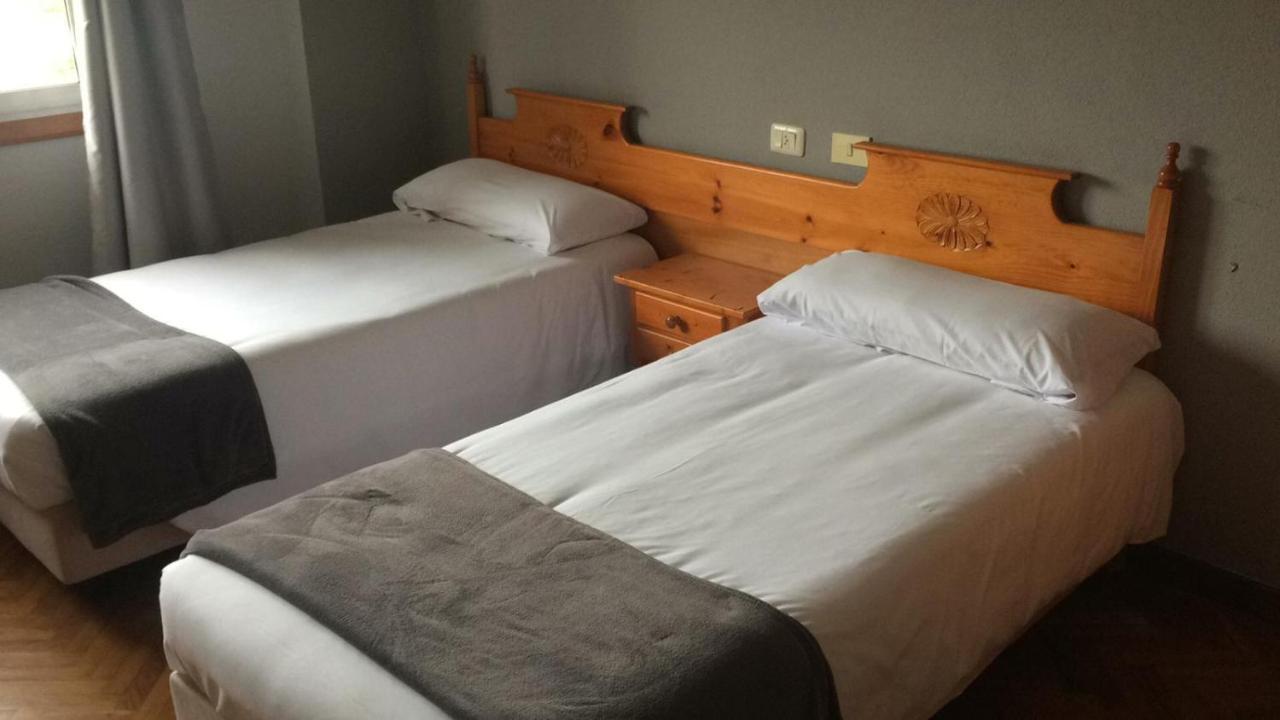 Albergue Hostal Telmo Туй Екстериор снимка