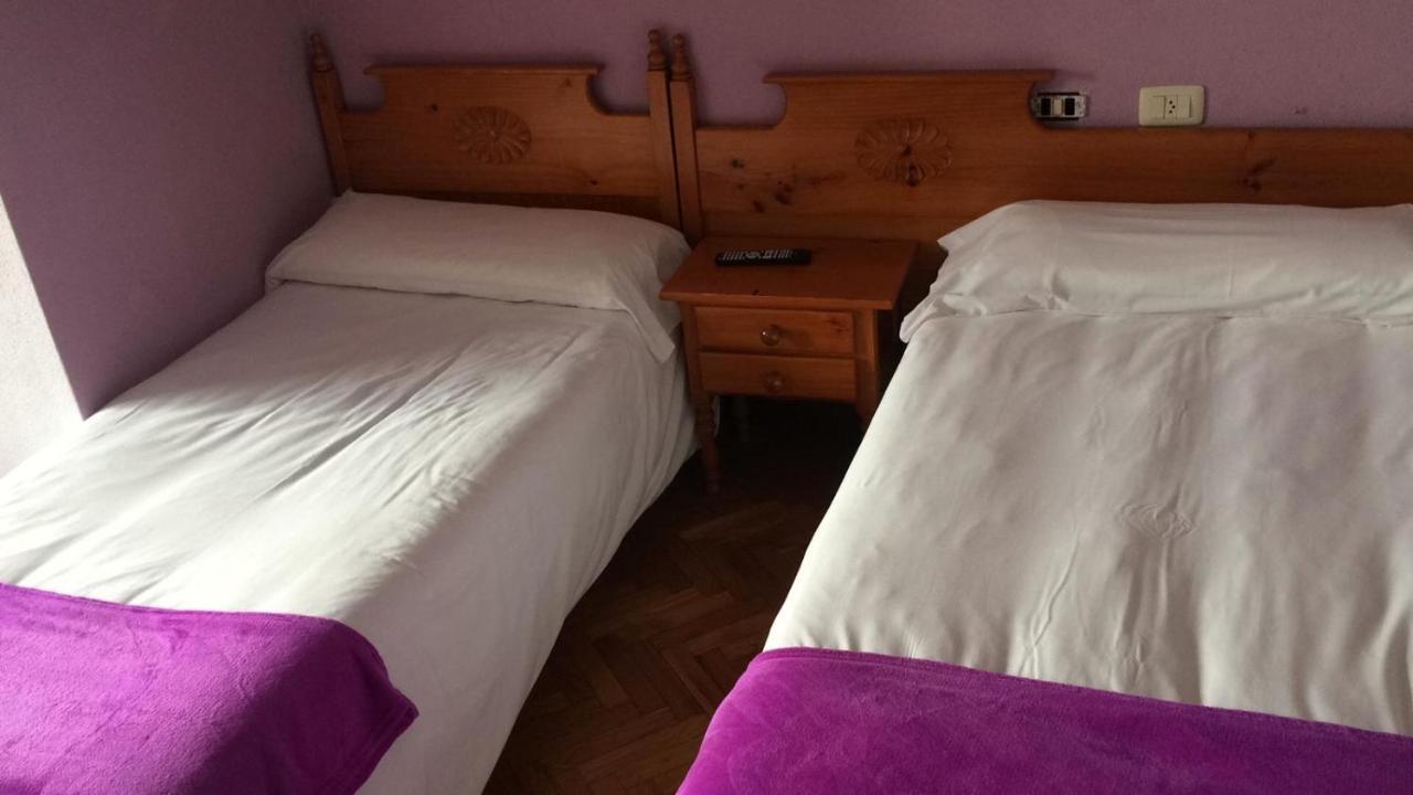Albergue Hostal Telmo Туй Екстериор снимка